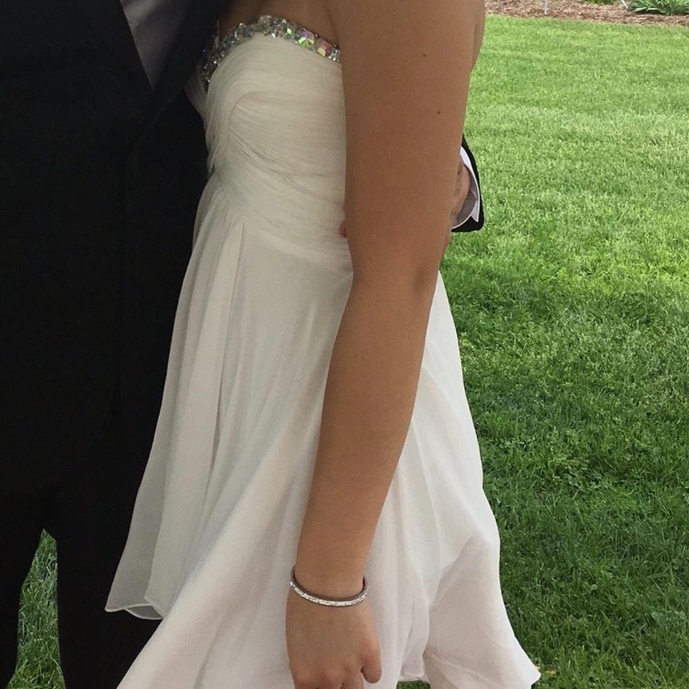 Formal dress with jewel neckline and laced back